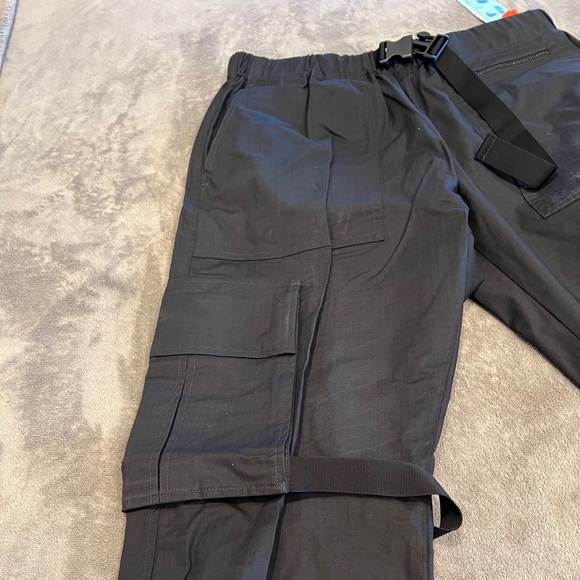 OFF-WHITE Cargo pants with straps and buckle - Picture 3 of 9